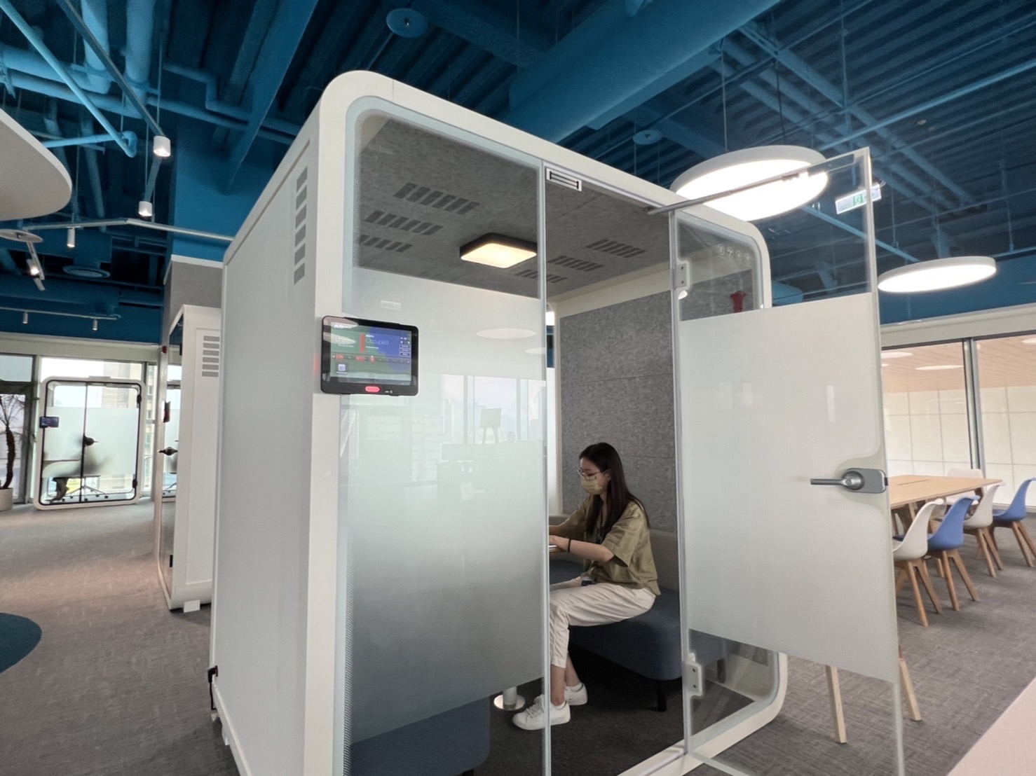 友達高雄據點的智慧行動辦公艙，展現友達在面板以外的研發應用軟實力