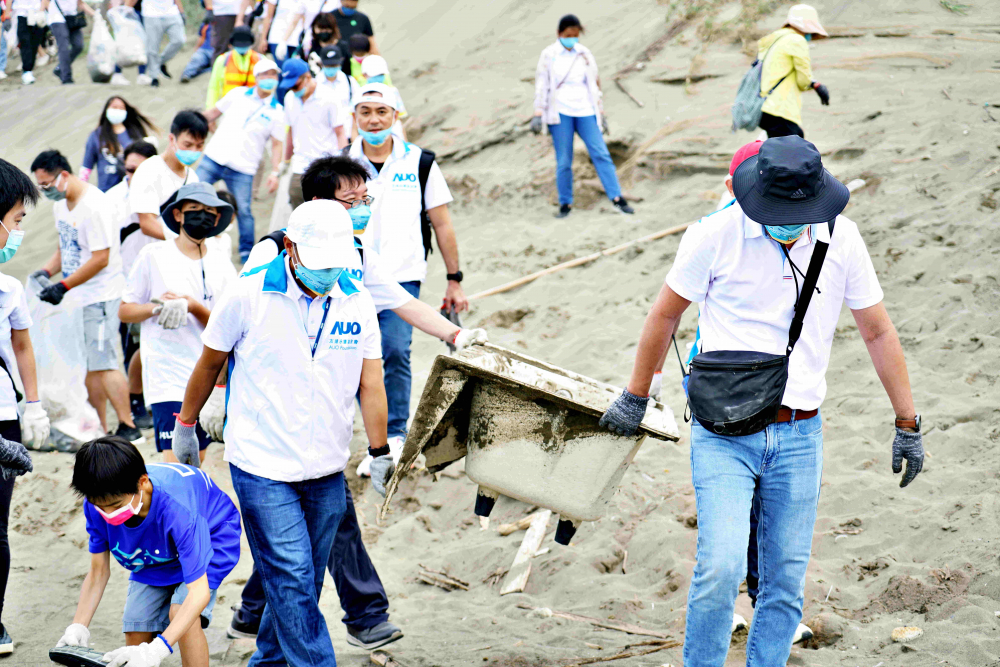 友達永續基金會2022 Ocean Party活動，與桃園市政府環保局、海湧工作室、觀音樹林里社區多方合作，一同手護台灣藍色海岸