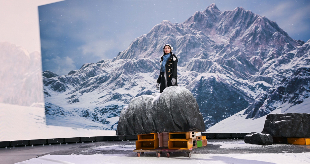 友達顯示屏專業調校技術與專案安裝經驗，使顯示屏呈現創作者想表達的精緻內容，讓表演者有沉浸式臨場感使演出逼真