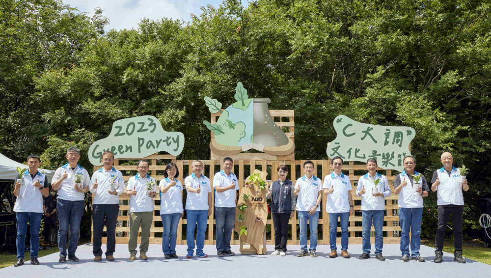 友達光電攜手供應商夥伴及台中市政府，共同倡議及推廣加樹減塑、節能減碳的淨零綠生活