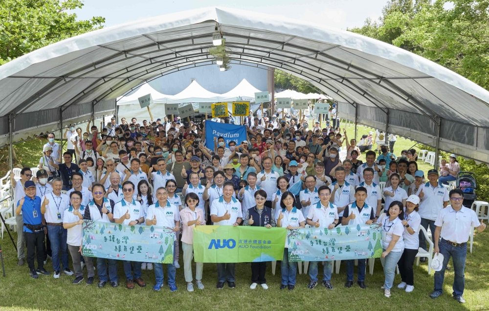 友達永續基金會號召企業志工、在地鄰里、產官學和供應商夥伴齊聚一堂，攜手植樹護樹，以行動實踐對環境友善的承諾