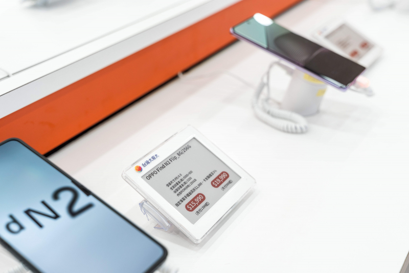 台灣大哥大導入創利空間ELSA電子價格牌系統，減少紙本印製與裁切，亦能即時調整產品價格及庫存標示