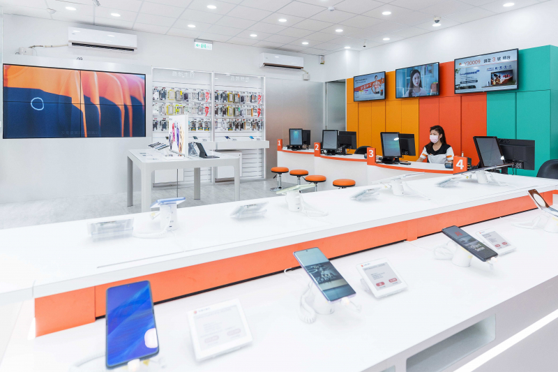 創利空間智慧零售軟硬整合方案，協助台灣大哥大門市完成數位內容行銷系統的佈建，打造全新世代的數位服務據點