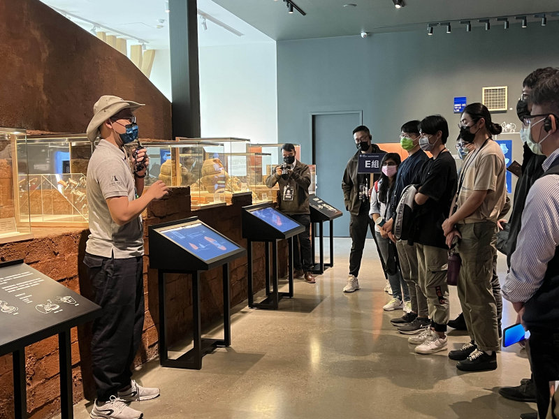 友達招募員工為文化志工，擔任文化館導覽大使，積極推廣文資保存、文史教育