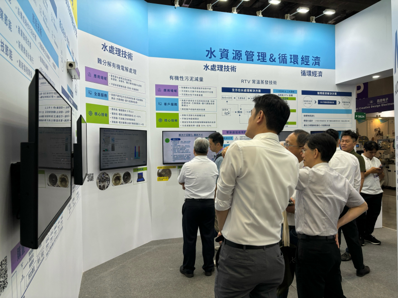 友達以深厚的智慧製造經驗發展永續戰略，積極延伸價值鏈，轉化成可供外界使用的綠色智慧服務，進軍SEMICON Taiwan 2024，提供半導體產業鏈打造AI世代的永續即戰力。