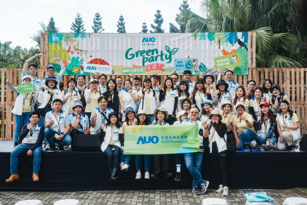 友達積極推動低碳轉型、節能減碳與減塑行動，落實環境承諾與社會責任，榮獲「台灣百大永續典範企業獎」